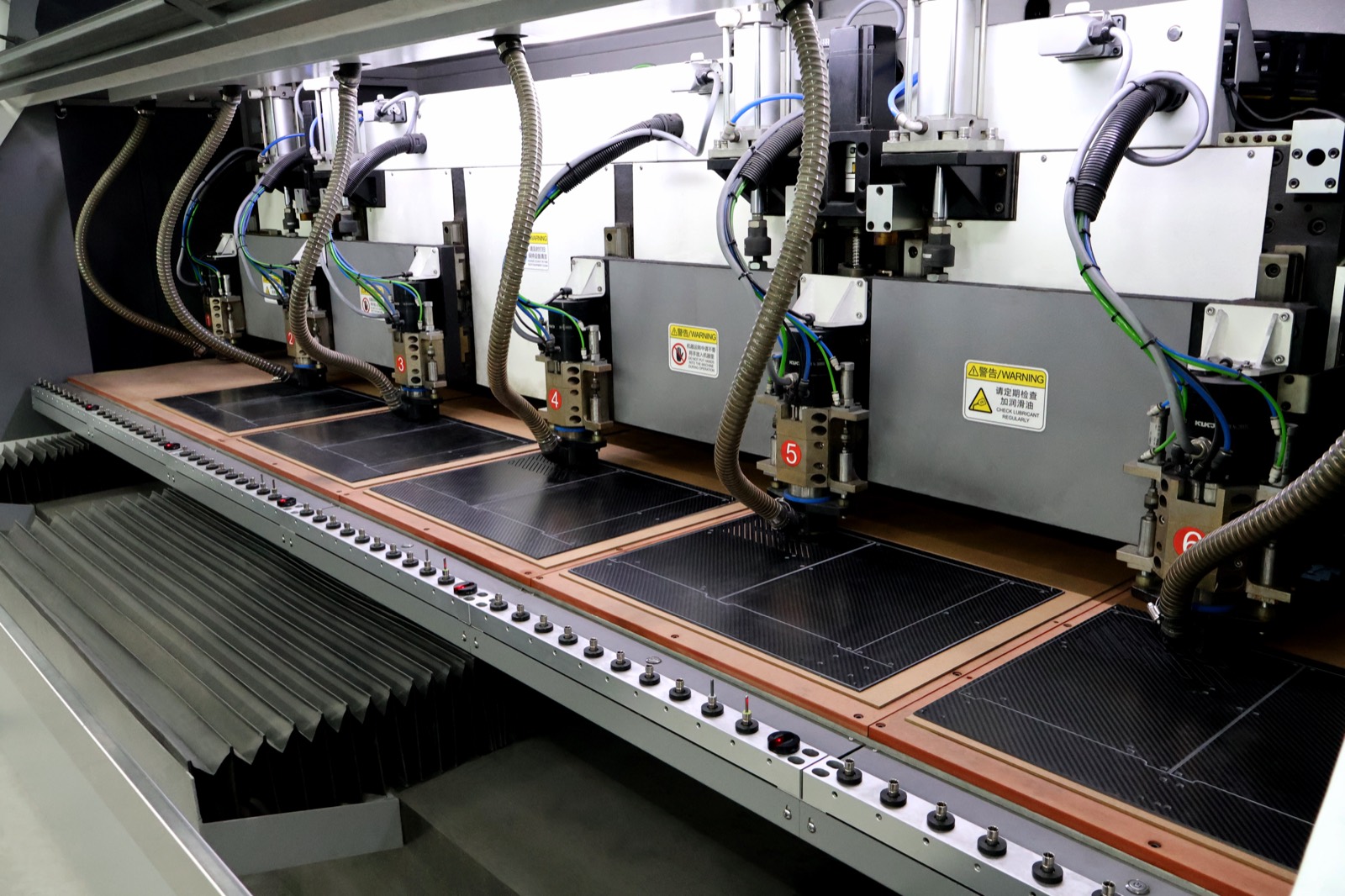 多工位产线 / Multi-spindle line